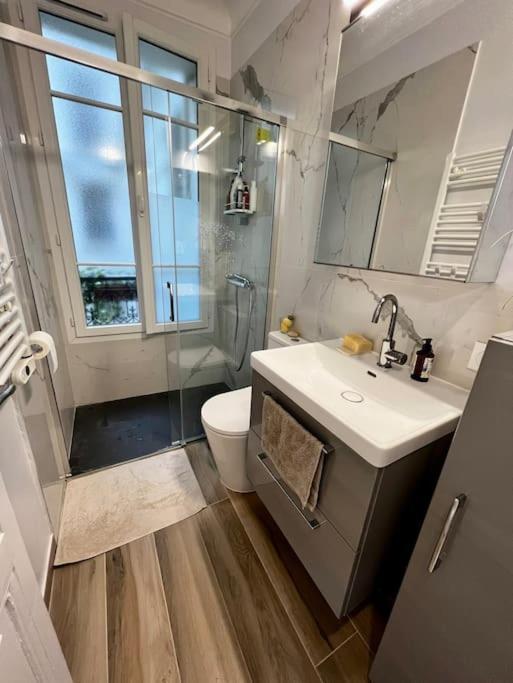 Au Coeur Du Marche Poncelet Et A 2 Pas De L'arc De Triomphe - 6 Personnes Et 1 Bebe, Sdb, 2 Wc * Parigi